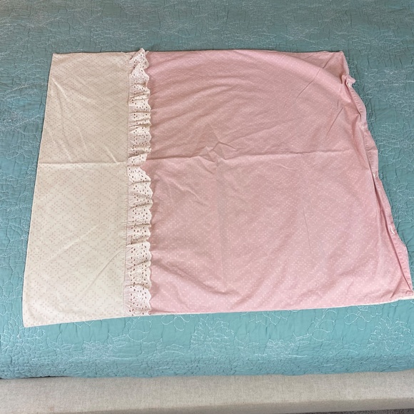 Vintage 30x28" Pillow case with pink calico and eyelet ruffle - Picture 5 of 5